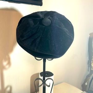 Vintage children’s velvet black Beret.